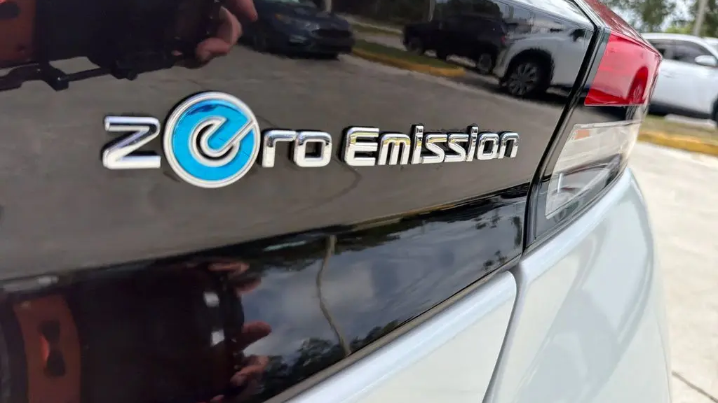 2022 Nissan LEAF SV