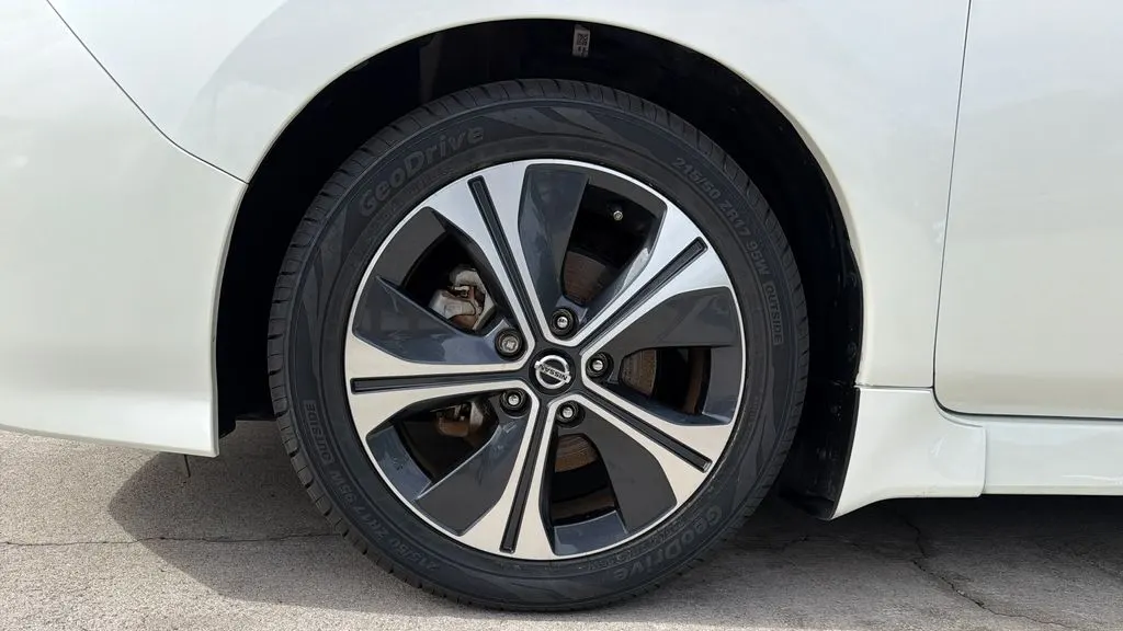 2022 Nissan LEAF SV