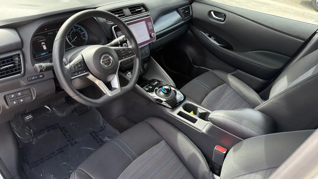 2022 Nissan LEAF SV