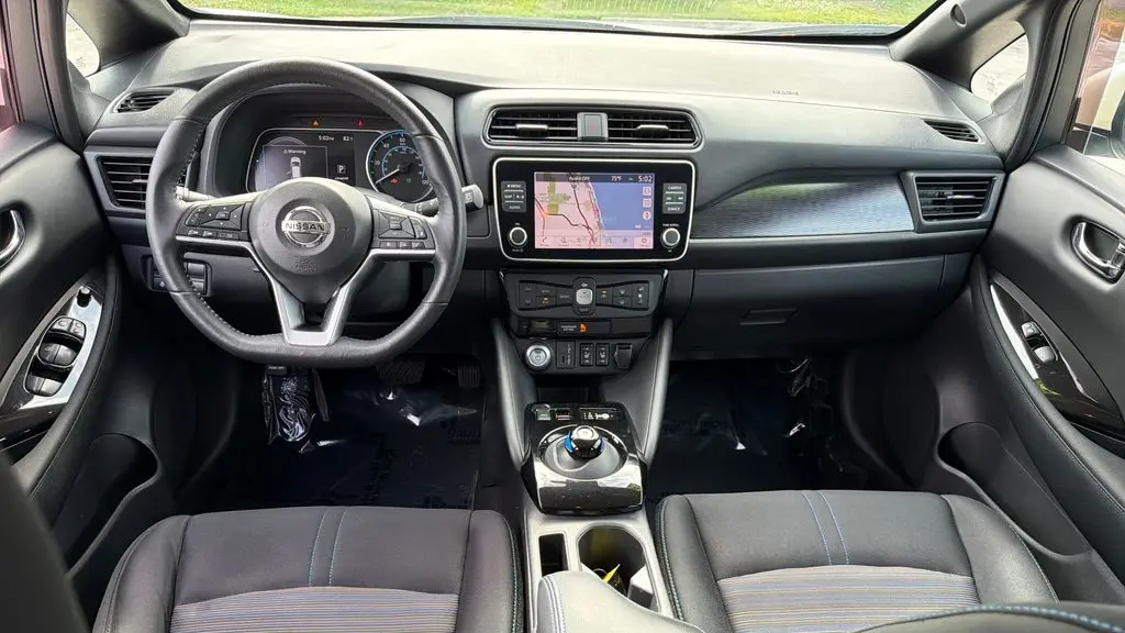 2022 Nissan LEAF SV