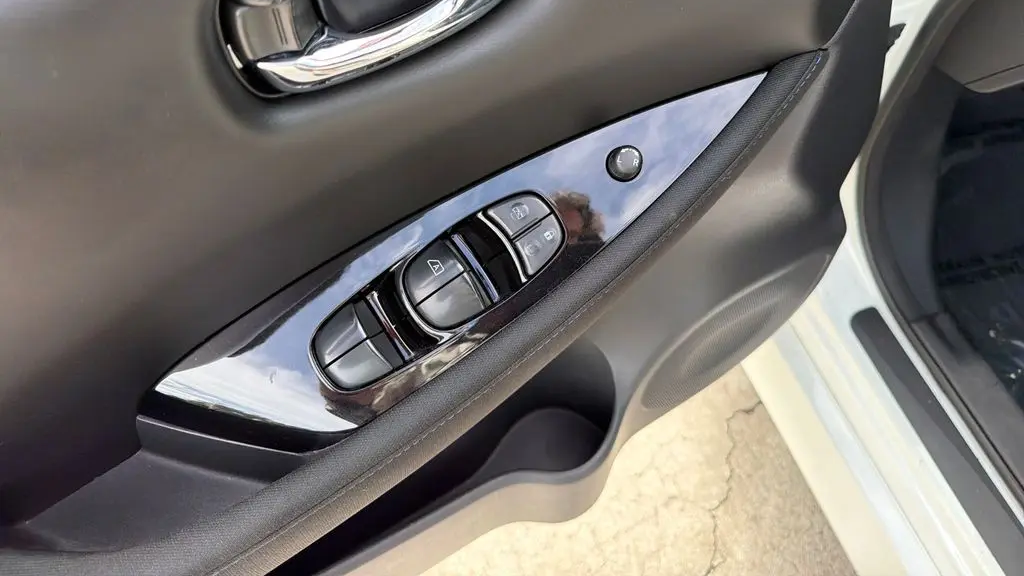 2022 Nissan LEAF SV