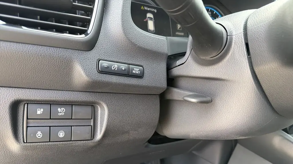 2022 Nissan LEAF SV