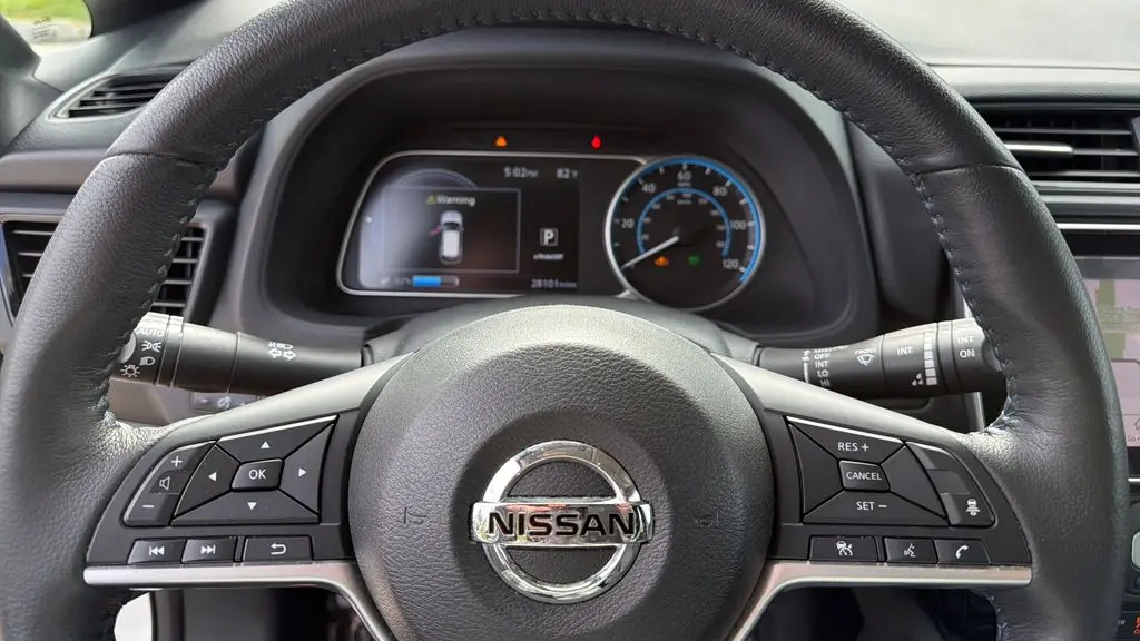 2022 Nissan LEAF SV