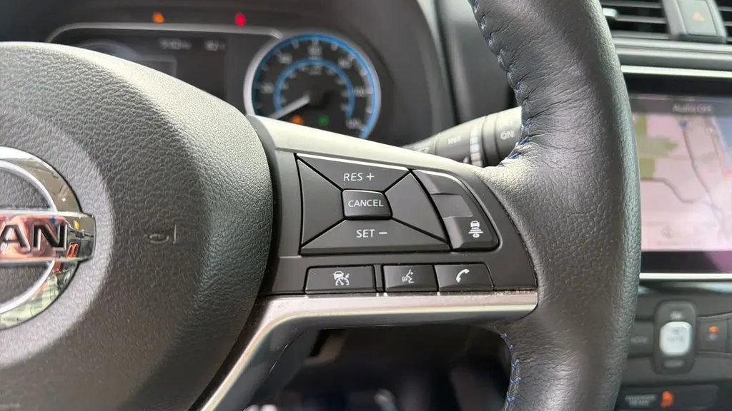 2022 Nissan LEAF SV