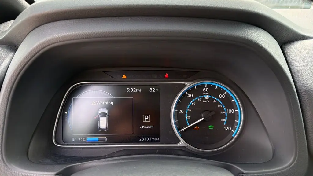 2022 Nissan LEAF SV
