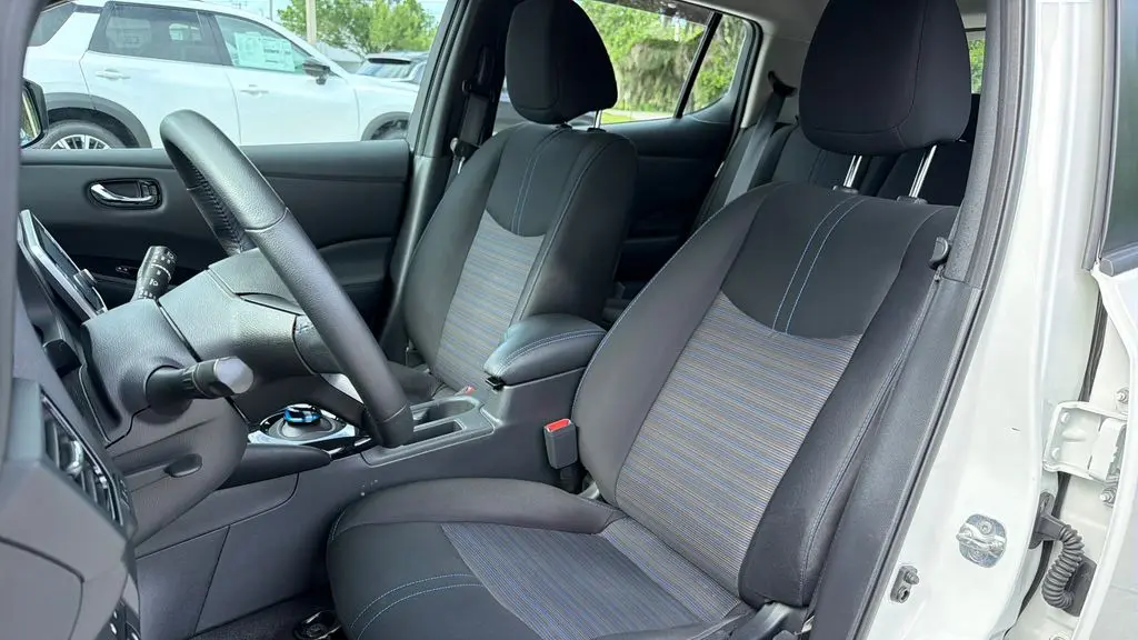 2022 Nissan LEAF SV