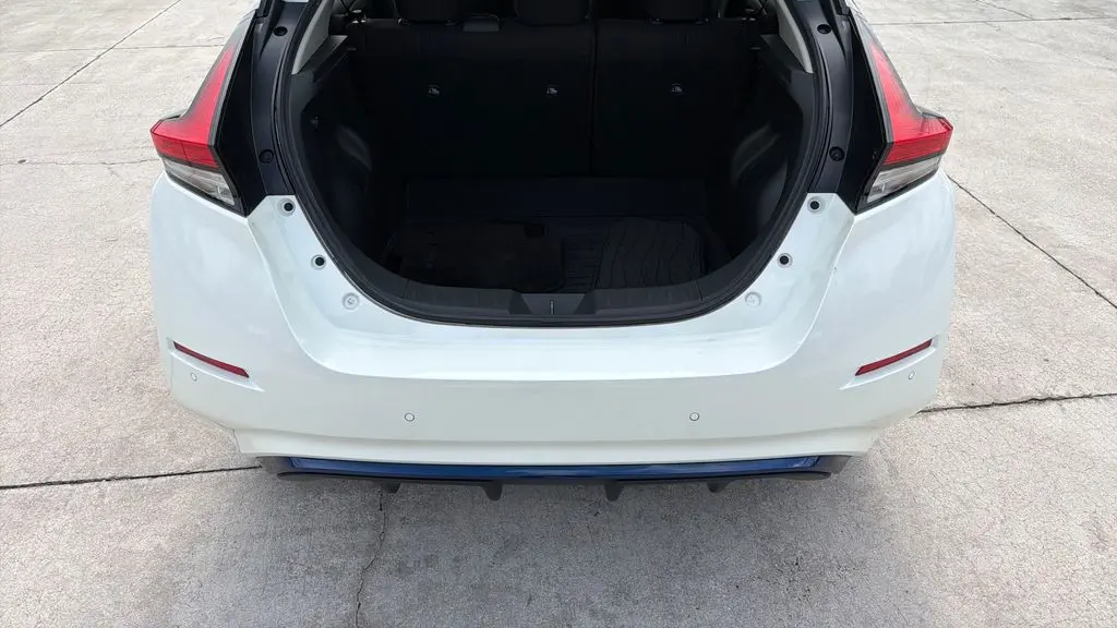 2022 Nissan LEAF SV