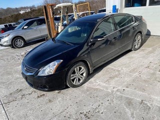 2012 Nissan Altima with Super Black Exterior