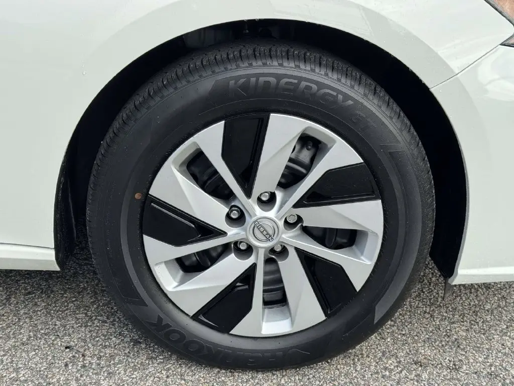 2025 Nissan Altima - $21,300