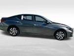 2025 Altima Thumbnail 2