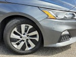 2020 Altima Thumbnail 16