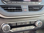 2020 Altima Thumbnail 26