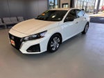 2025 Altima Thumbnail 2