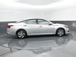 2022 Altima Thumbnail 4