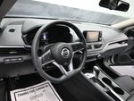 2022 Altima Thumbnail 13