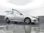 2022 Altima Thumbnail 30