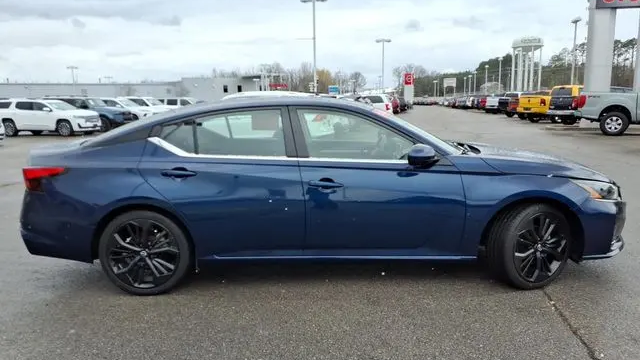 2023 Nissan Altima 2.5 SR