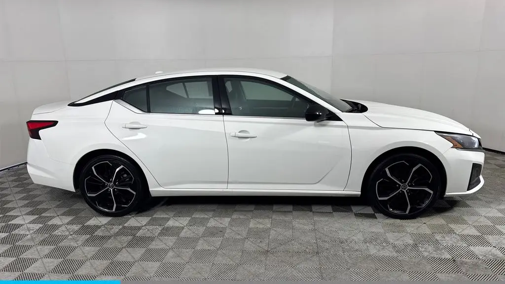 2025 Nissan Altima 2.5 SR