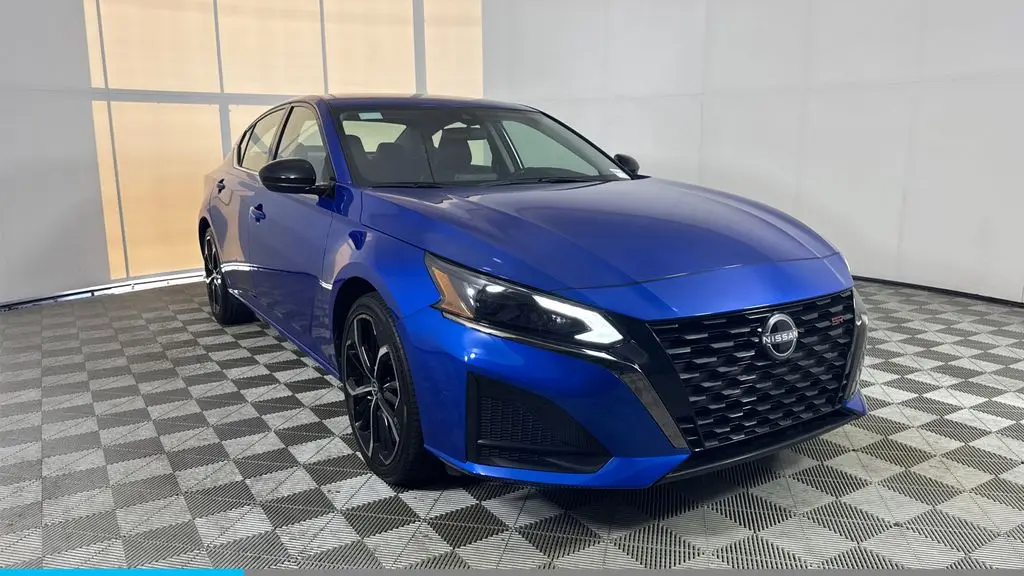 2025 Nissan Altima 2.5 SR