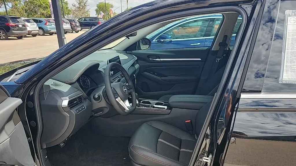 2025 Nissan Altima 2.5 SR