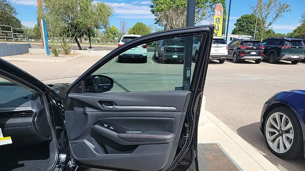 2025 Nissan Altima 2.5 SR