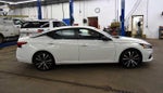 2022 Altima Thumbnail 2