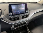 2025 Altima Thumbnail 4