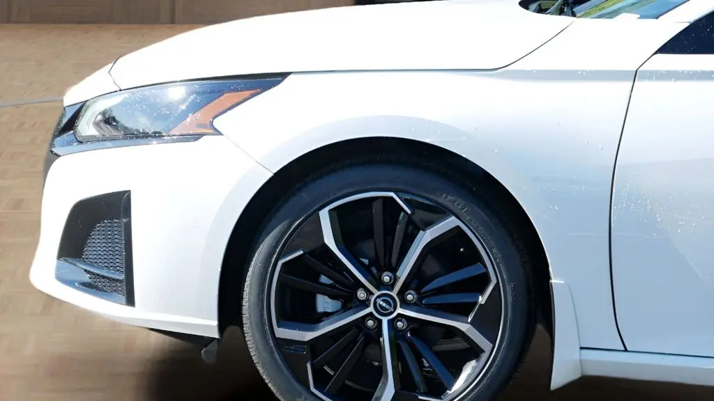 2023 Nissan Altima 2.5 SR