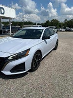 2024 Altima Thumbnail 2