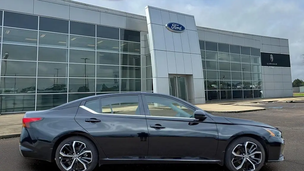 2025 Nissan Altima 2.5 SR