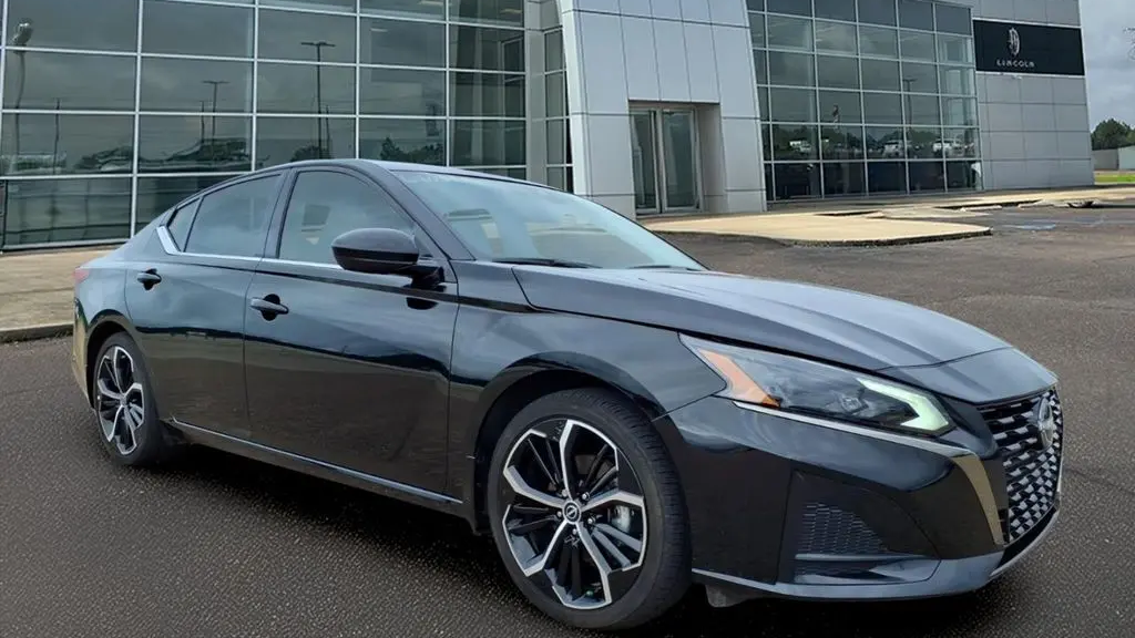 2025 Nissan Altima 2.5 SR