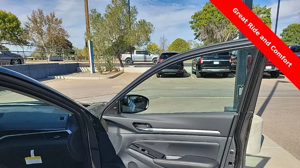 2025 Nissan Altima 2.5 SR