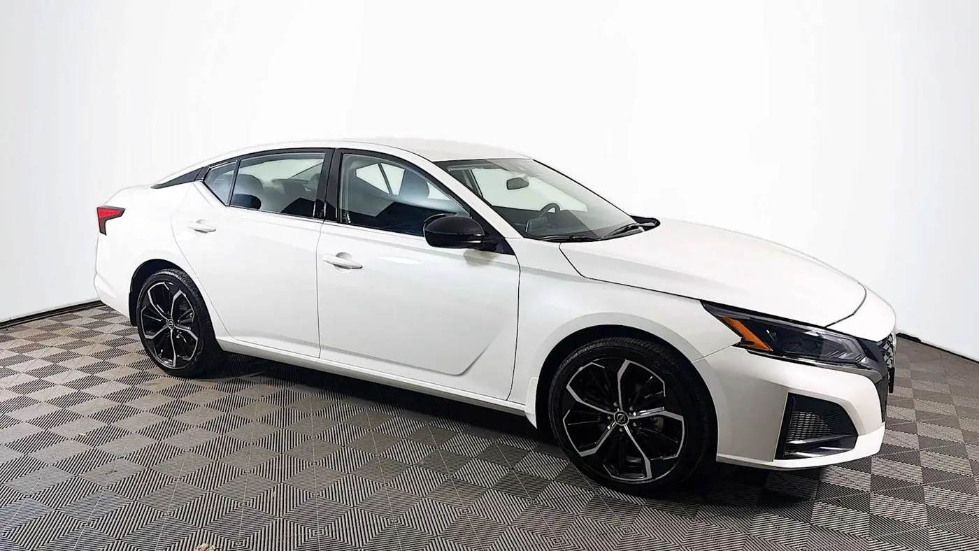 2025 Nissan Altima 2.5 SR