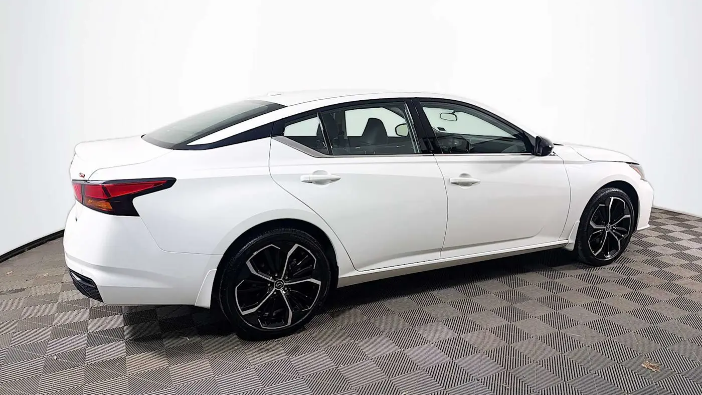 2025 Nissan Altima 2.5 SR