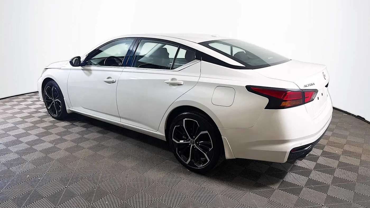 2025 Nissan Altima 2.5 SR