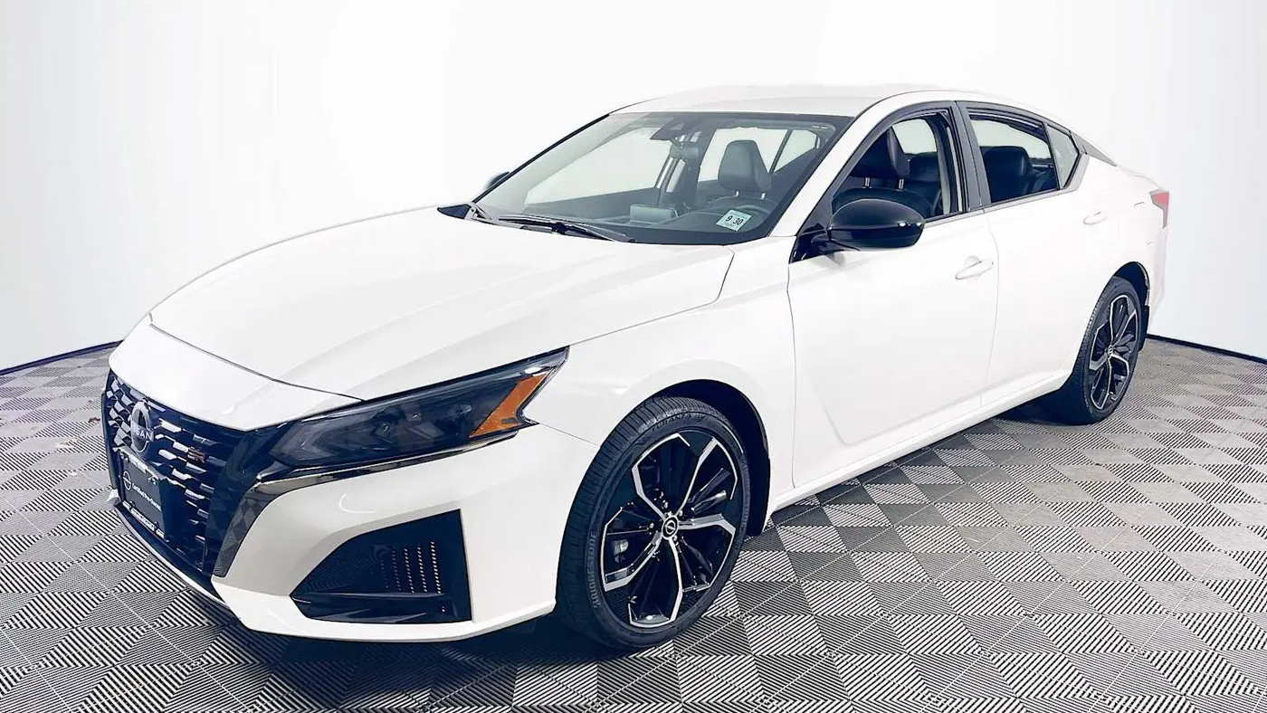 2025 Nissan Altima 2.5 SR