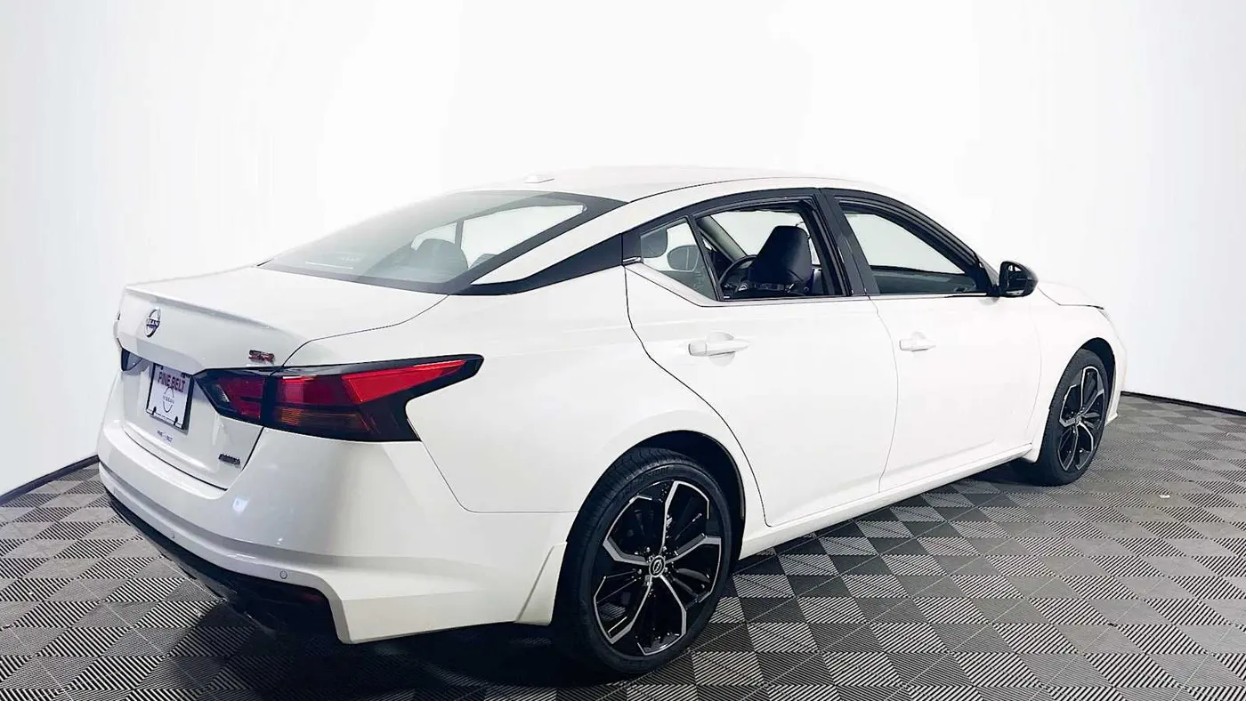 2025 Nissan Altima 2.5 SR
