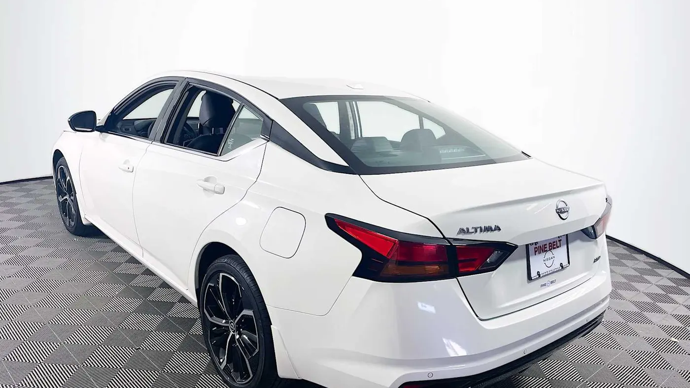2025 Nissan Altima 2.5 SR