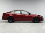 2022 Altima Thumbnail 7