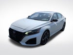 2023 Altima Thumbnail 3