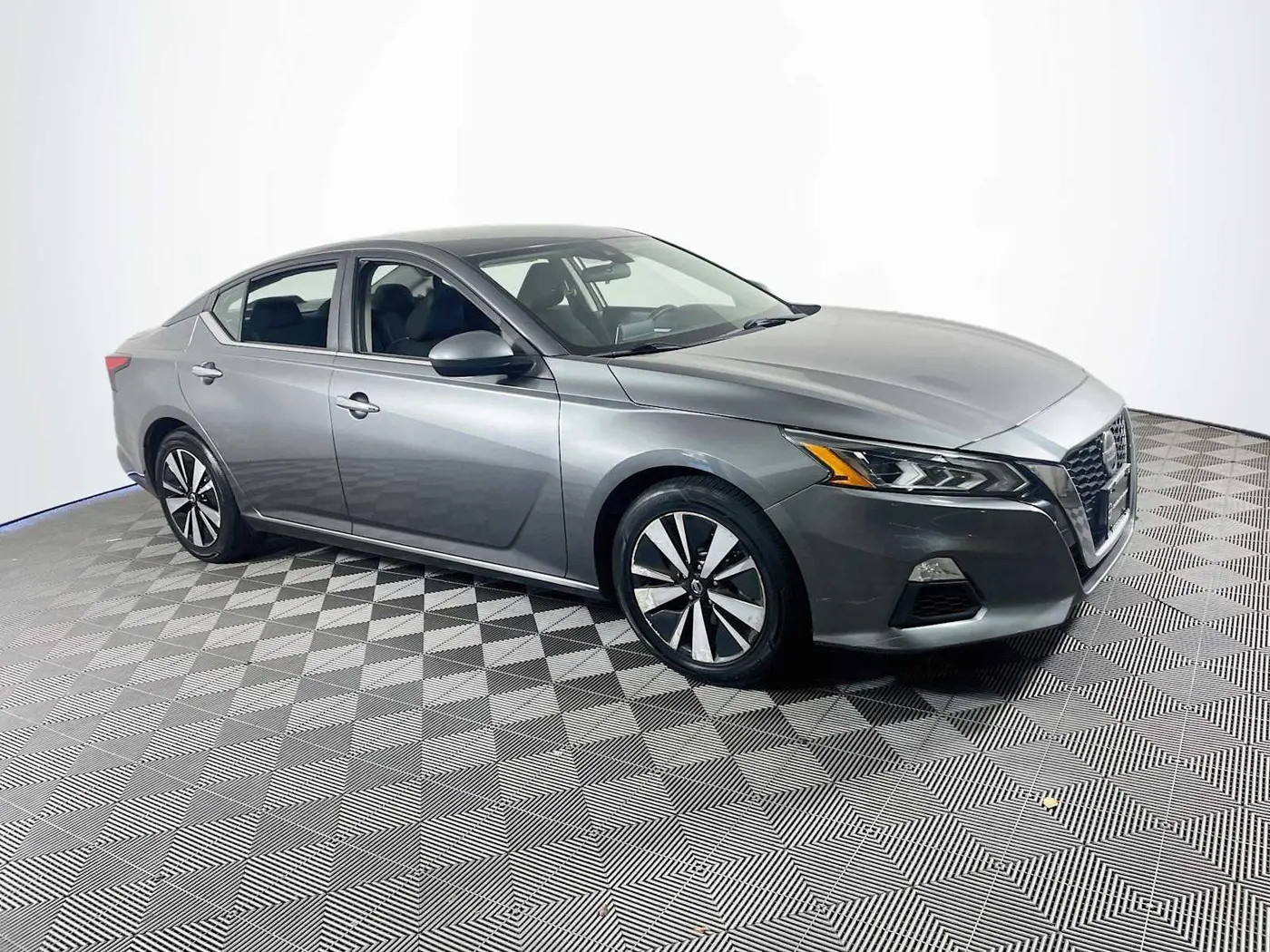 2022 Nissan Altima - $14,995