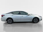 2023 Altima Thumbnail 8