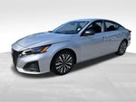 2024 Altima Thumbnail 3