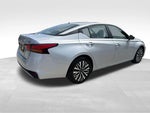 2024 Altima Thumbnail 6