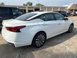 2025 Altima Thumbnail 2
