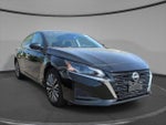 2025 Altima Thumbnail 3