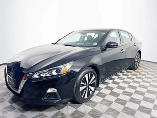 2021 Nissan Altima with Super Black Exterior