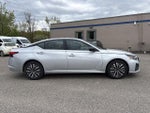 2024 Altima Thumbnail 4