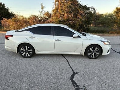 2022 Nissan Altima 2.5 SV 4DR Sedan
