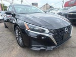 2023 Altima Thumbnail 3